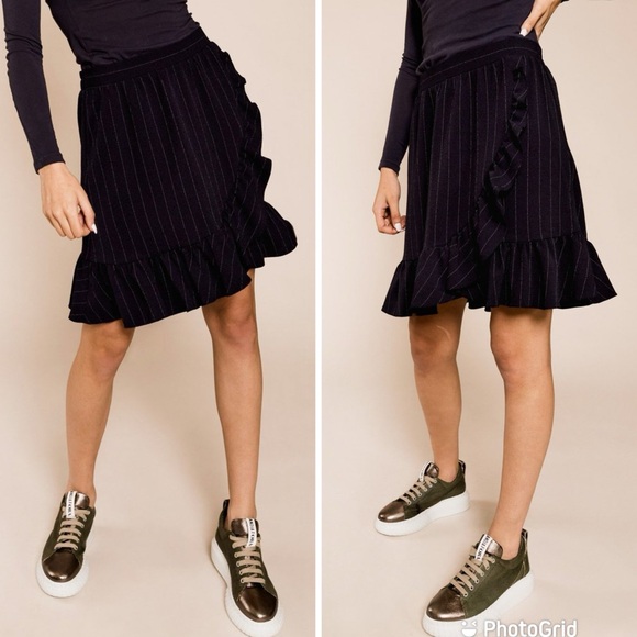 Ganni HEAVY CREPE MINI SKIRT - Picture 1 of 9